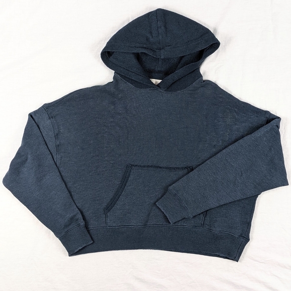 3 for $20 AE Cropped Hoodie - Picture 1 of 4